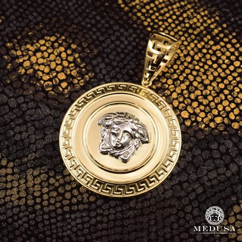 medalla de versace|versace necklace.